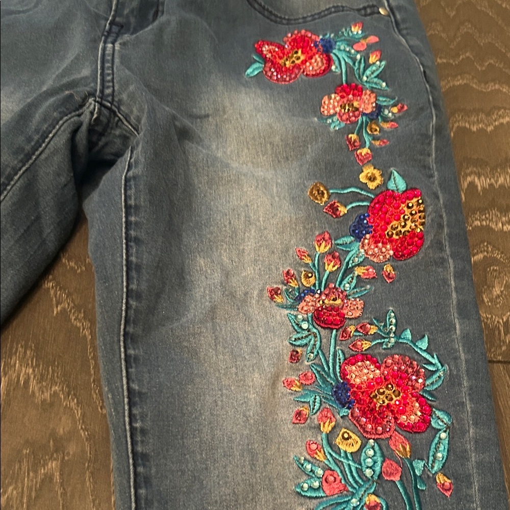 Floral Embroidered Skinny Jeans - Picture 3 of 6